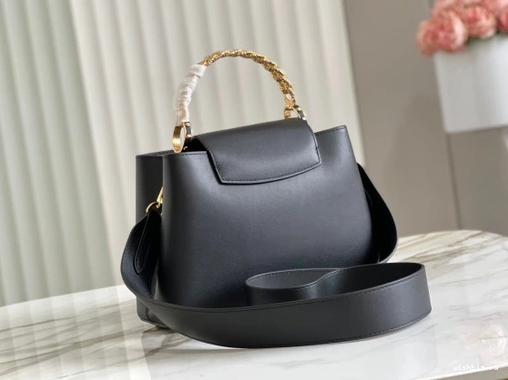 WIS BB LOUIS CAPUCINES VUITTON 0811